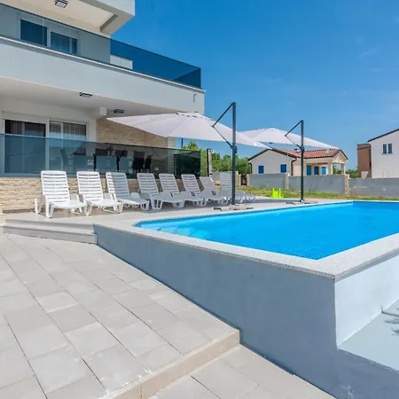 度假居 4 Bedroom In Slivnica Donja
