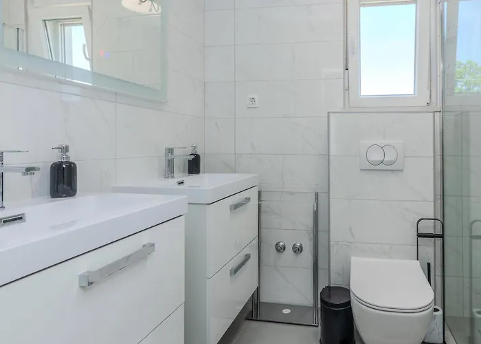 4 Bedroom In Slivnica Donja