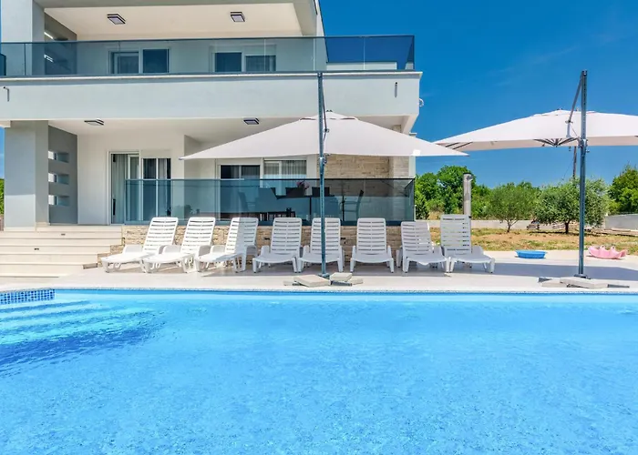 4 Bedroom In Slivnica Donja *