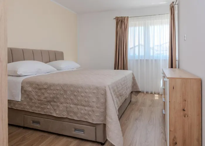 4 Bedroom In Slivnica Donja Ferienhaus