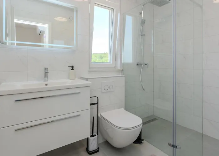 Ferienhaus 4 Bedroom In Slivnica Donja Posedarje