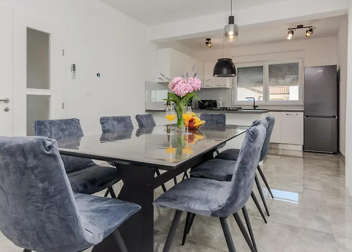 度假居 4 Bedroom In Slivnica Donja *