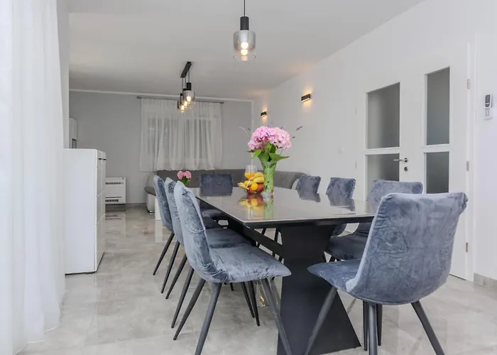 4 Bedroom In Slivnica Donja *