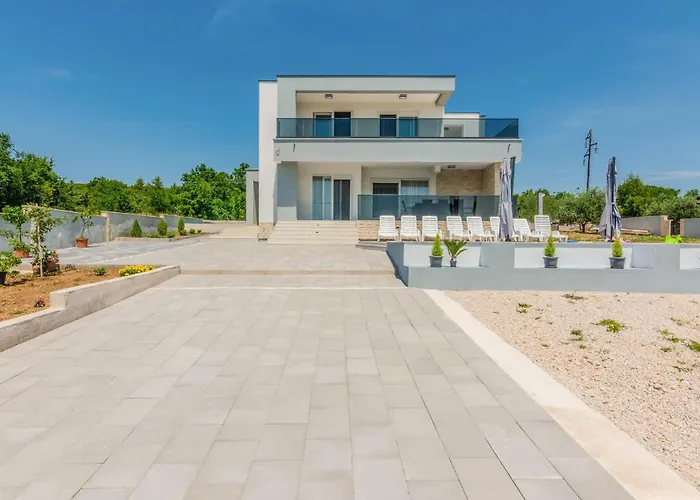 4 Bedroom In Slivnica Donja Ferienhaus