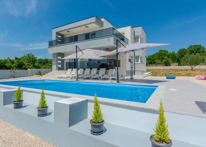 4 Bedroom In Slivnica Donja *
