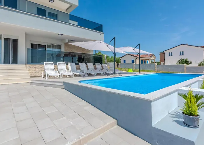 度假居 4 Bedroom In Slivnica Donja