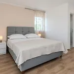 4 Bedroom In Slivnica Donja Сasa de vacaciones Posedarje
