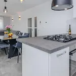 4 Bedroom In Slivnica Donja Сasa de vacaciones Posedarje